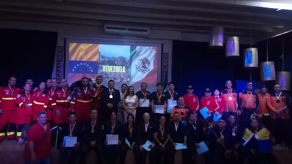 RECONOCEN A RESCATISTAS MEXICANOS POR SU LABOR EN LOS TEMBLORES DE VENEZUELA