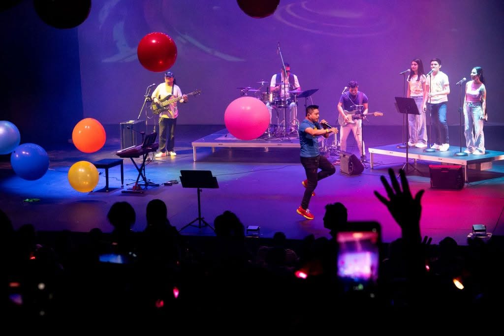EL UNIVERSO DE COLDPLAY LLEGA AL TEATRO DE LA CIUDAD EN UNA NOCHE LLENA DE ARTE Y CON CAUSA